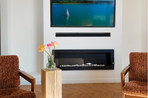 biokominek_1200x400_czarny_strukturalny_z_szyba_aranzacja_02