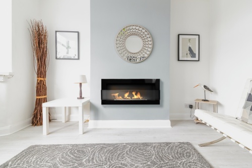 biokominek_900x400_czarny_polysk_z_szyba_aranzacja_01