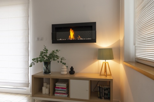 biokominek_900x400_czarny_strukturalny_z_szyba_aranzacja_01