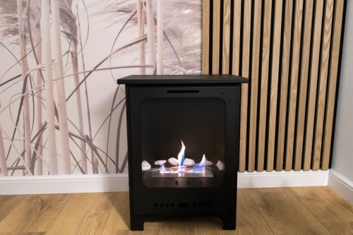 biokominek_koza_mini_czarny_mat_z_szyba_aranzacja_06