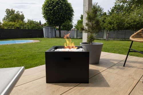 biokominek_novium_czarny_aranzacja_03