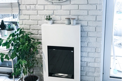 biokominek_portalowy_z_szyba_modern_bialy_aranzacja_03