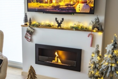 biokominek_wiszacy_z_szyba_900x400_slim_czarny_strukturalny_mat_aranzacja_08