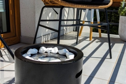 biokominek_wolnostojacy_moon_mini_czarny_aranzacja_03