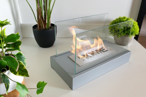 biokominek_wolnostojacy_z_szybami_home_szary_aranzacja_02