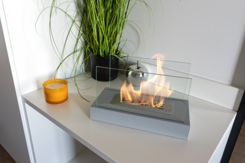 biokominek_wolnostojacy_z_szybami_home_szary_aranzacja_05