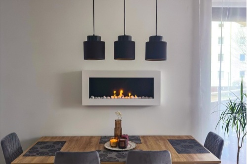 biokominekbox_wiszacy_900x400_bialy_aranzacja_01