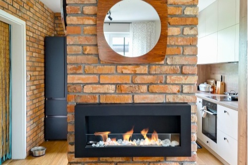 biokominekbox_wiszacy_z_szyba_900x400_czarny_aranzacja_02