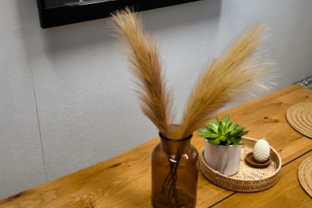 biokominek_1200x400_czarny_strukturalny_z_szyba_aranzacja_03_1643040436