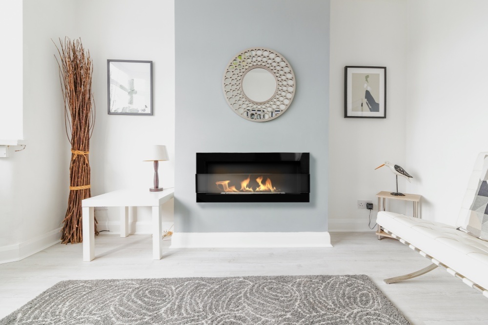 biokominek_900x400_czarny_polysk_z_szyba_aranzacja_01